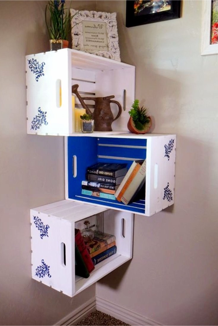 Стеллаж из деревянных ящиков