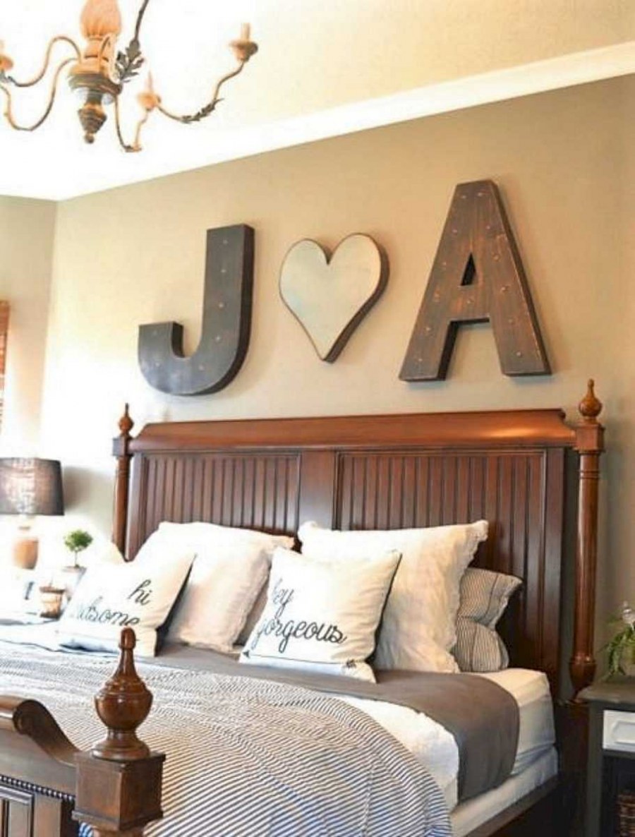 Украшение на стену в спальню