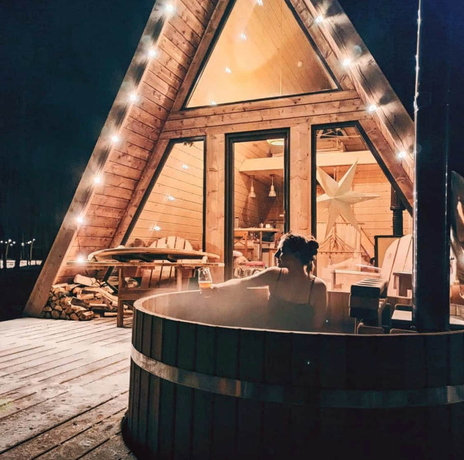 Дом шалаш с бассейном