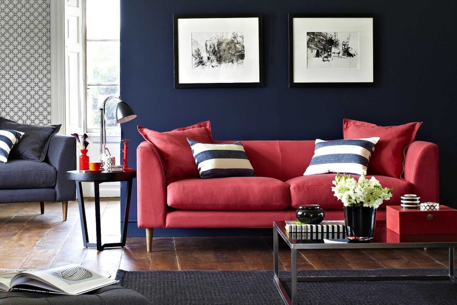 Красный диван