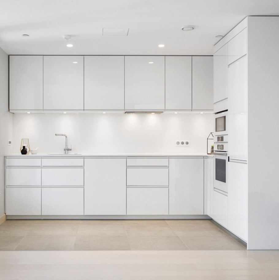 Белая матовая кухня