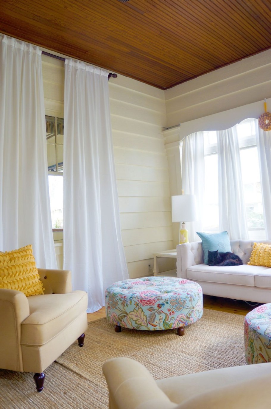 Шторы к деревянным стенам