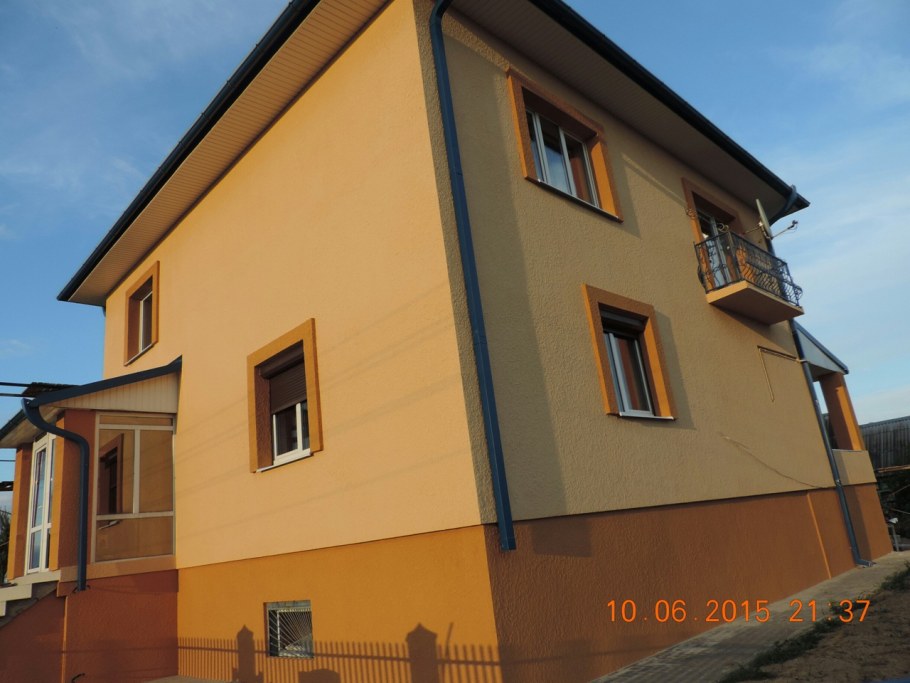 Штукатурка фасада короед американка