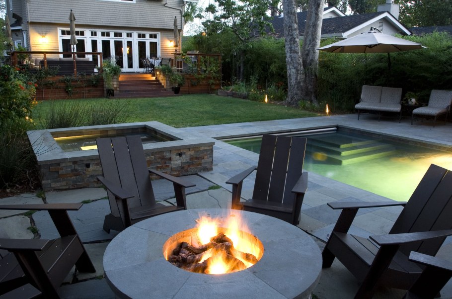 Зона костровища с мангалом