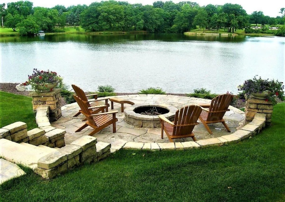 Пруд и костровище