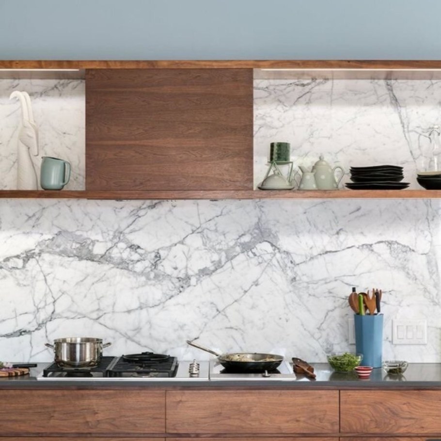 Стеновая панель под дерево на кухне