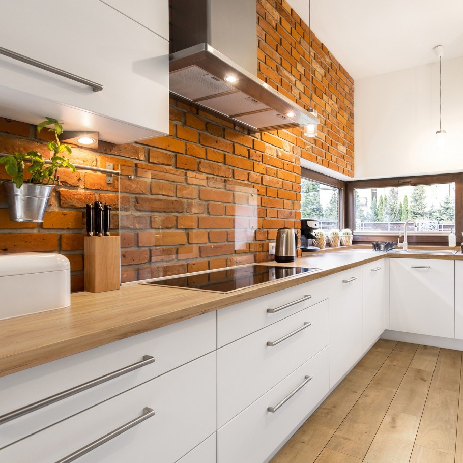 Кирпичная стена на кухне