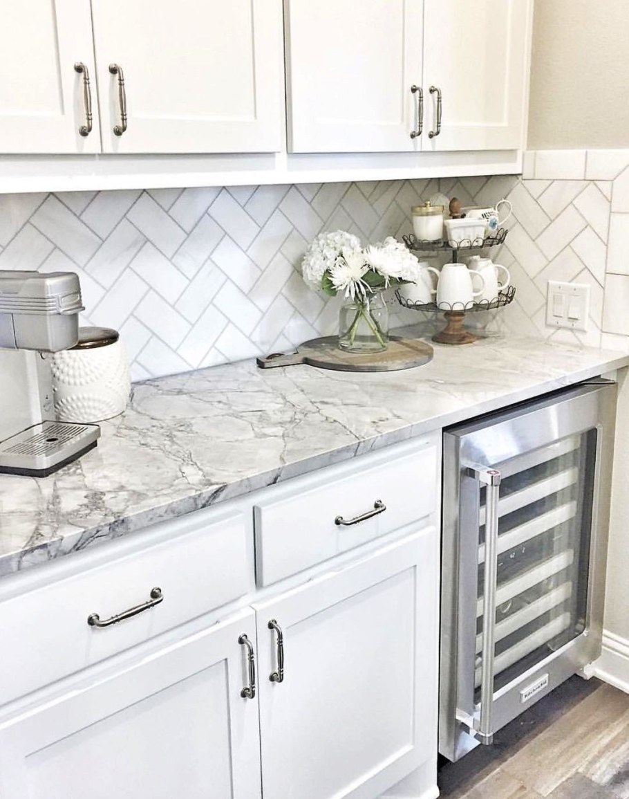 Фартук для белой кухни с белой столешницей