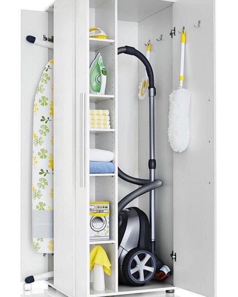 Хранение пылесоса в шкафу