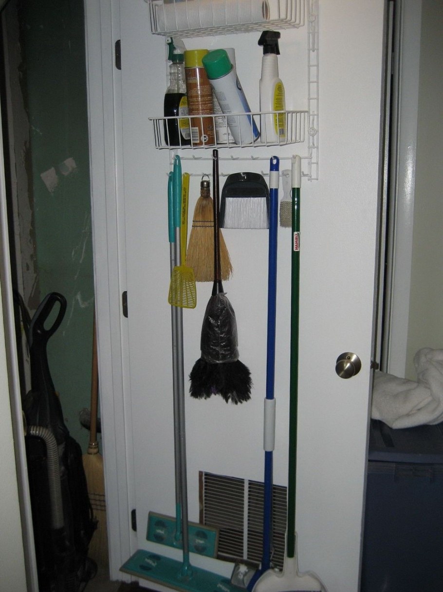 Шкаф уборочного инвентаря АСМ 101