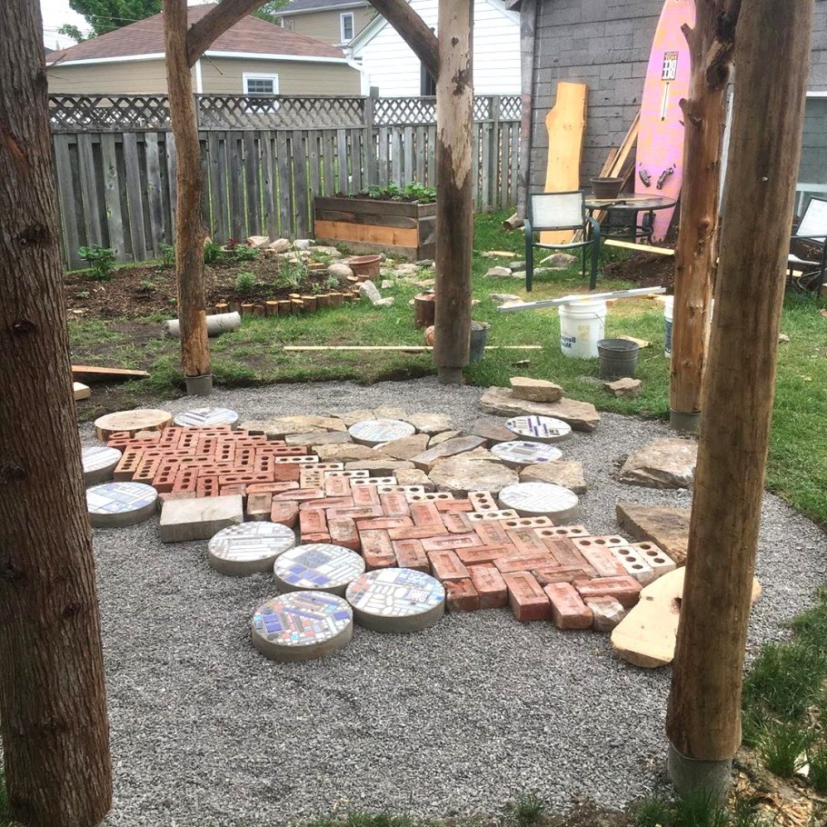 Патио своими руками из подручных материалов