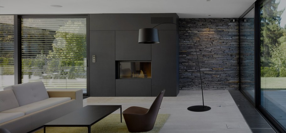 Камень в интерьере гостиной