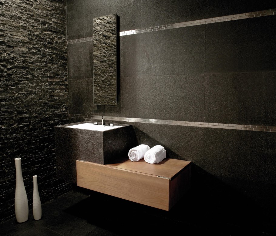 Темный камень в ванной