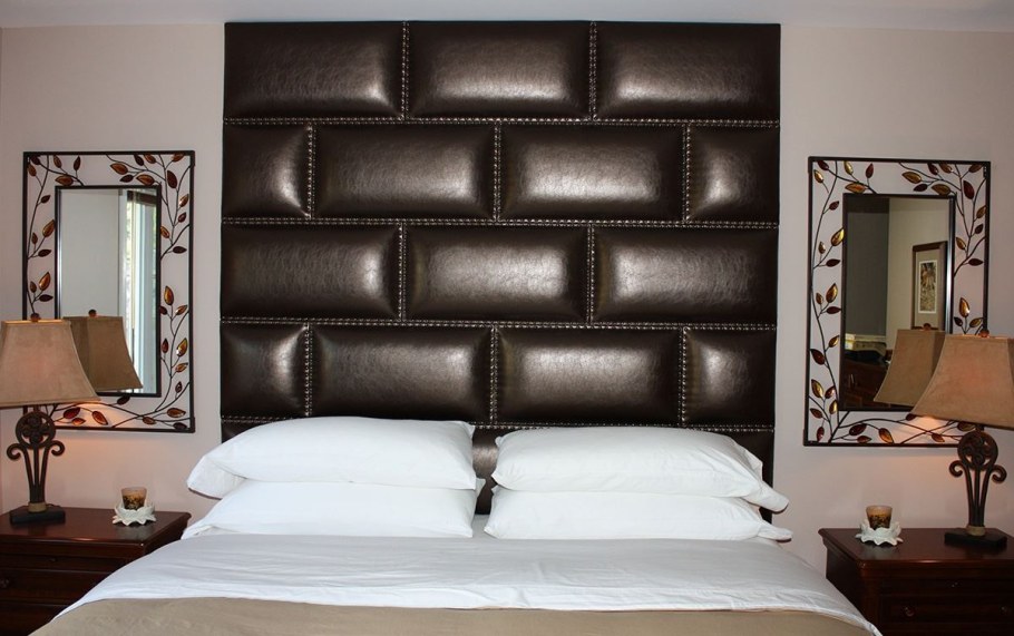 Кровать с панелью в изголовье