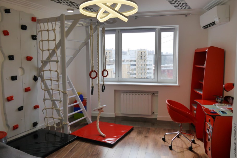 Интерьер детской комнаты со шведской стенкой
