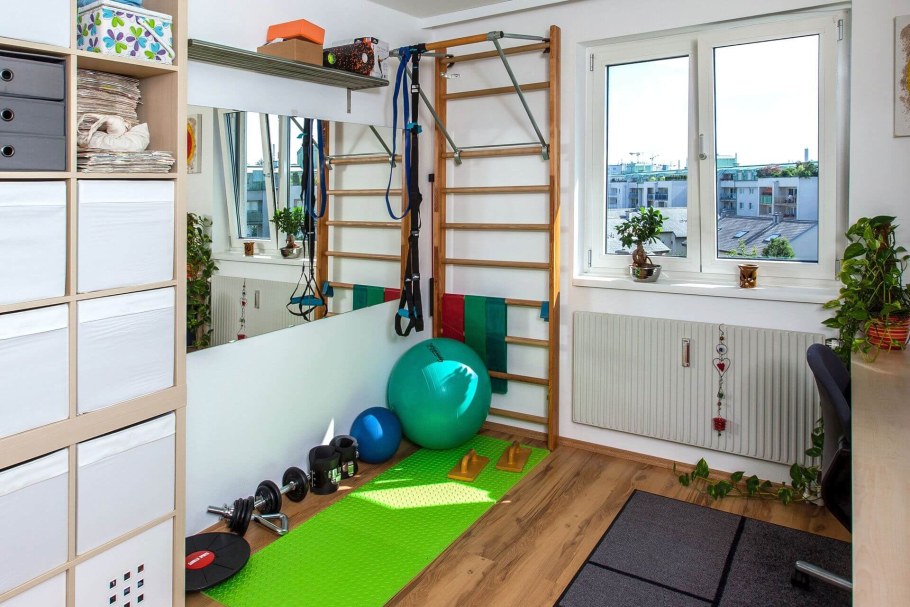 Спортивный уголок в гостиной