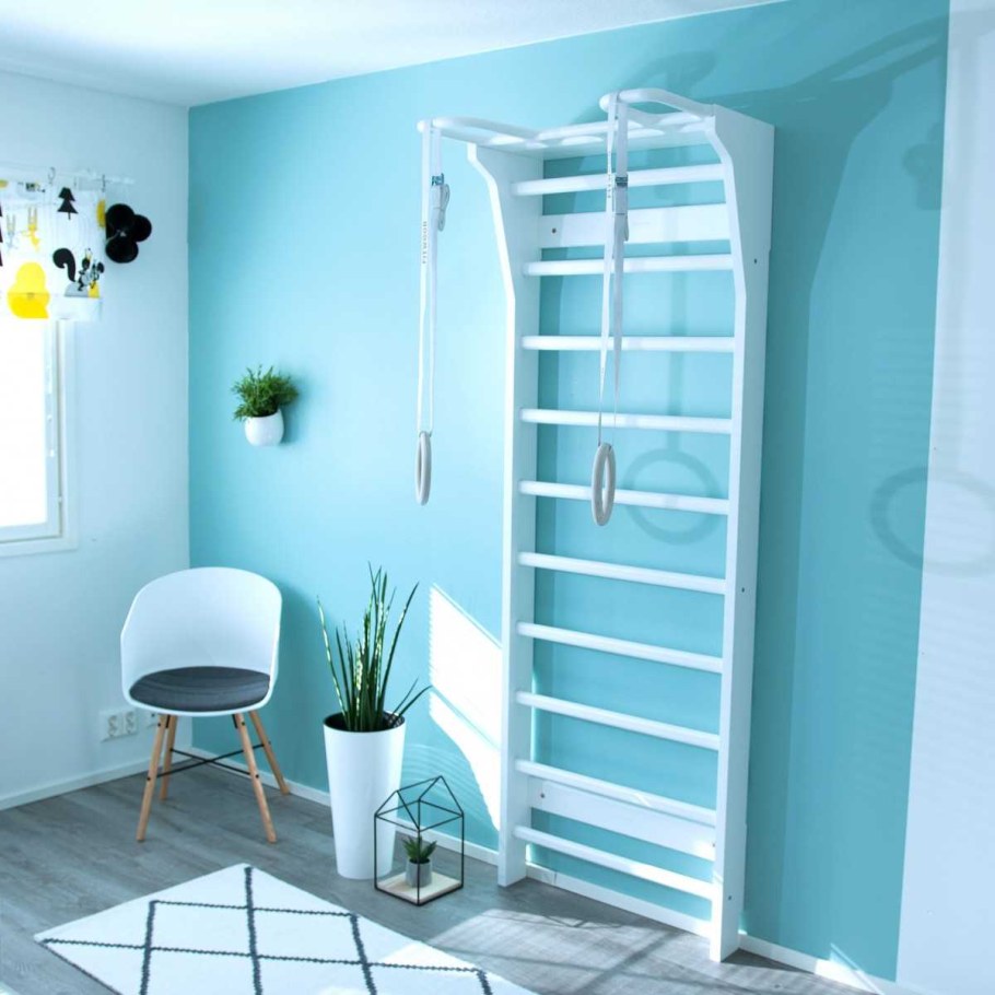 Детская комната со шведской стенкой