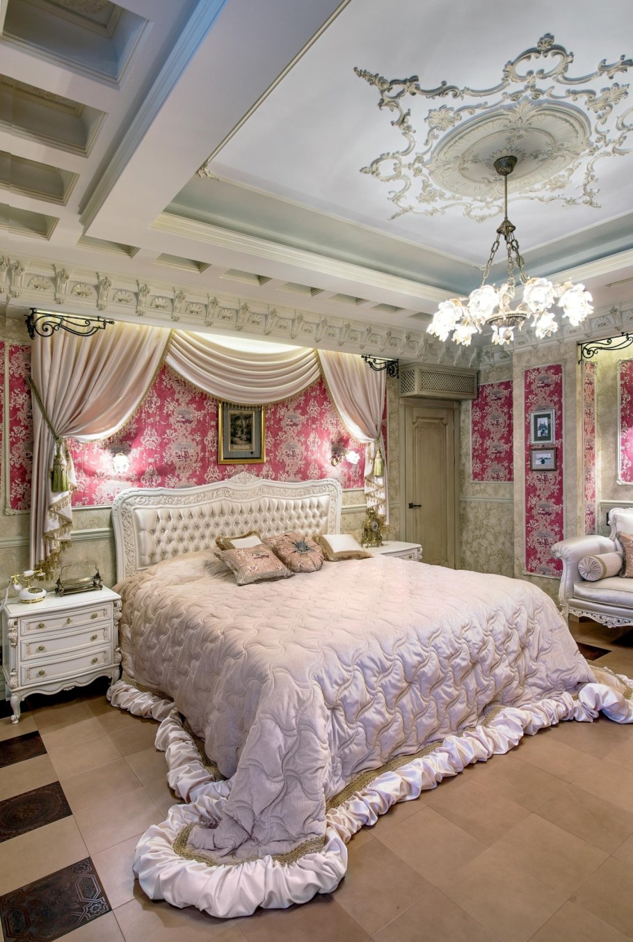 Лепнина в спальне