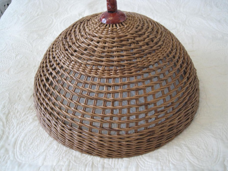 Плетеный абажур из бумажной лозы