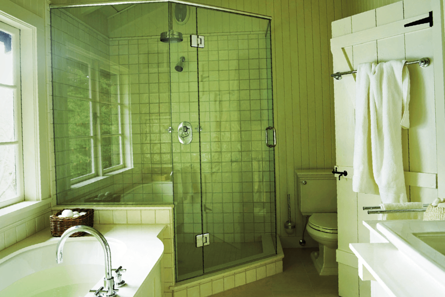 Ванная с душевой кабиной и ванной