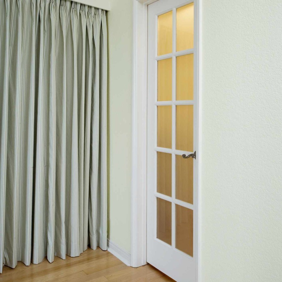 Дверь в гардеробную штора