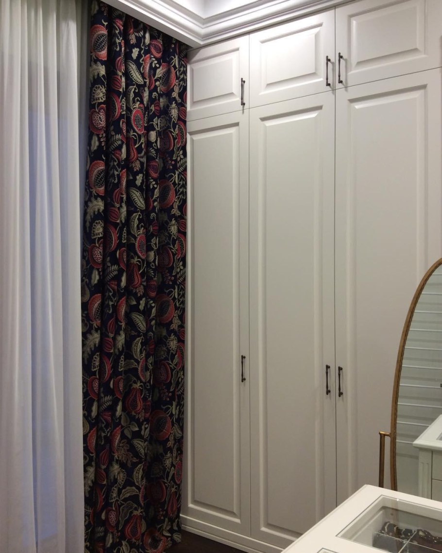 Шкаф со шторой