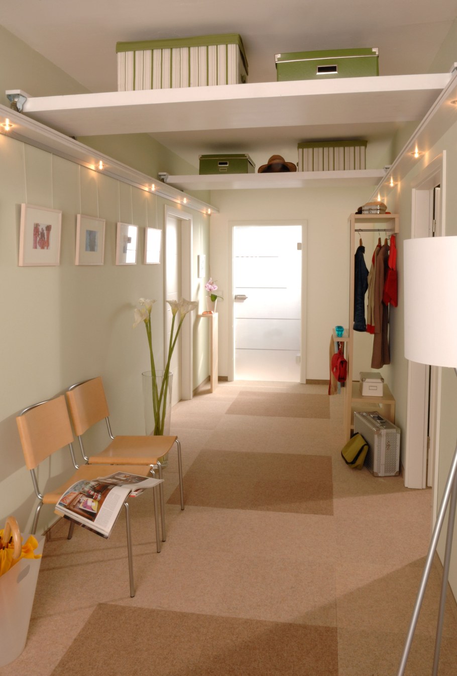 Подвесные антресоли в прихожую