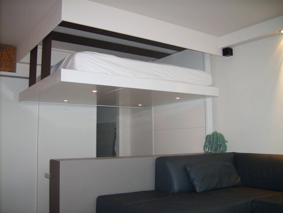 Кровать подъемная под потолок