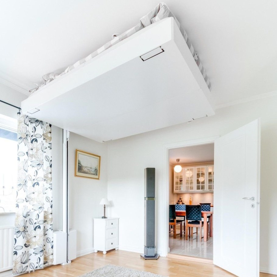 Кровать под потолком