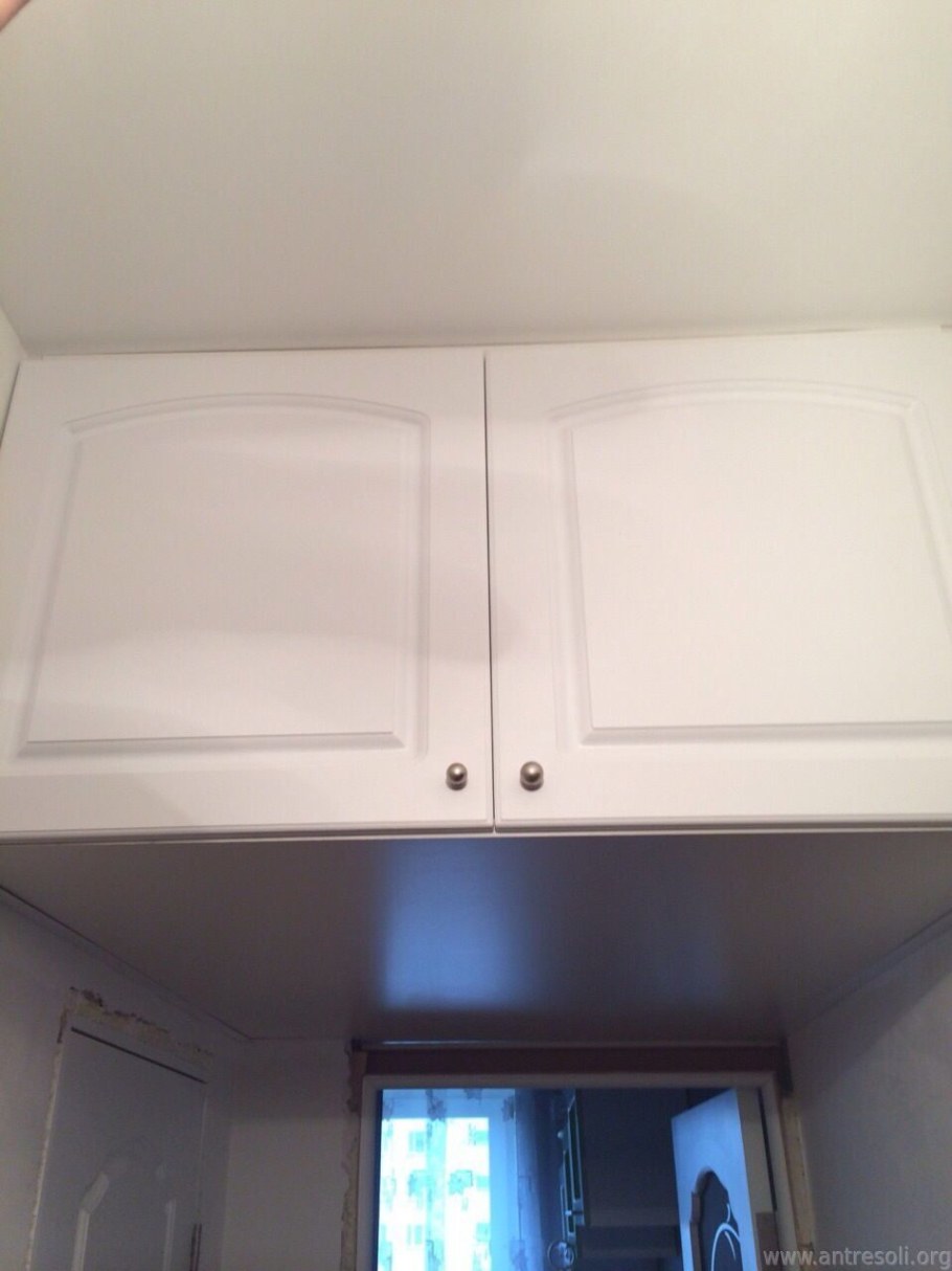 Кухня с антресолью