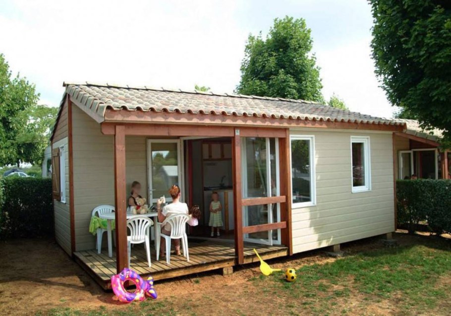 Домик из бытовки