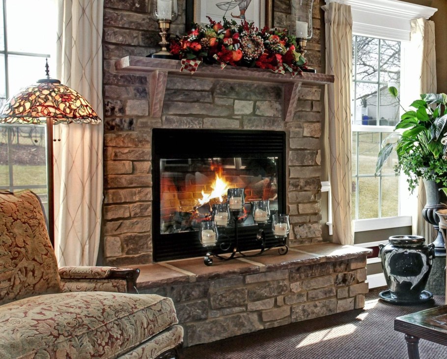 Гостиная с камином