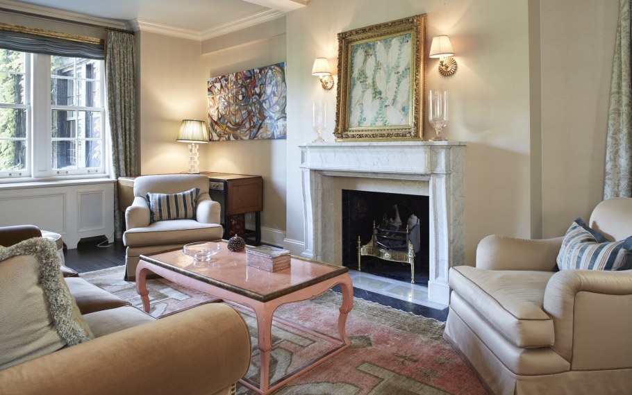 Камины в интерьере гостиной