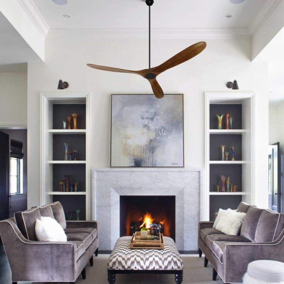 Современная гостиная с камином