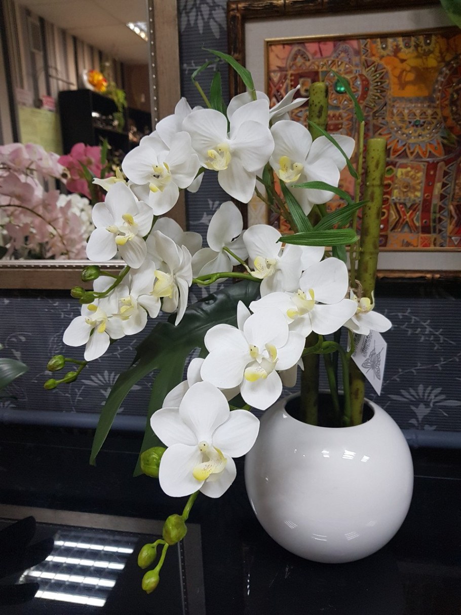 Композиция с орхидеями