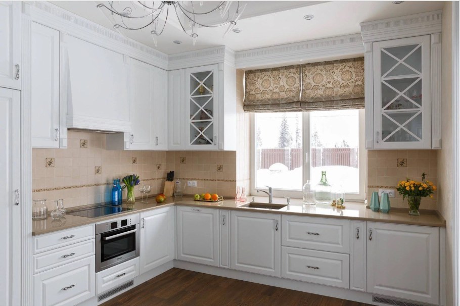 Кухня Неоклассика белая угловая