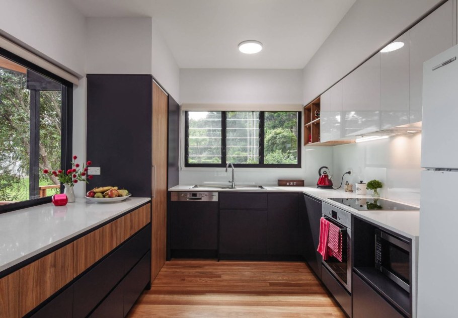 Проект кухни с окном