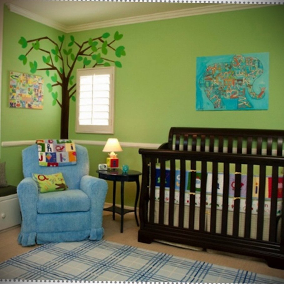 Детская с зелеными стенами