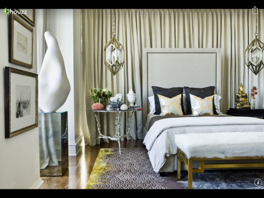 Сочетание золота и серебра в интерьере спальни