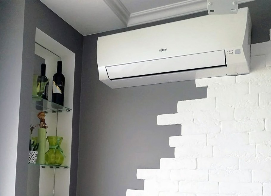Кондиционер на стене