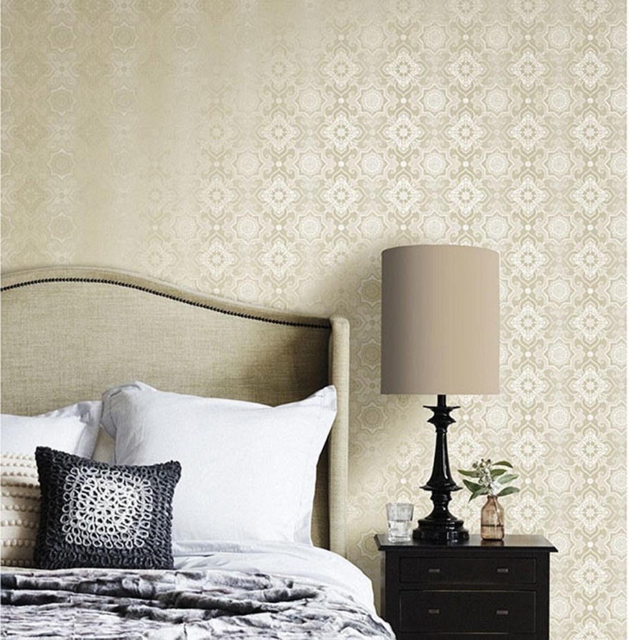 Обои Дамаск в интерьере спальни