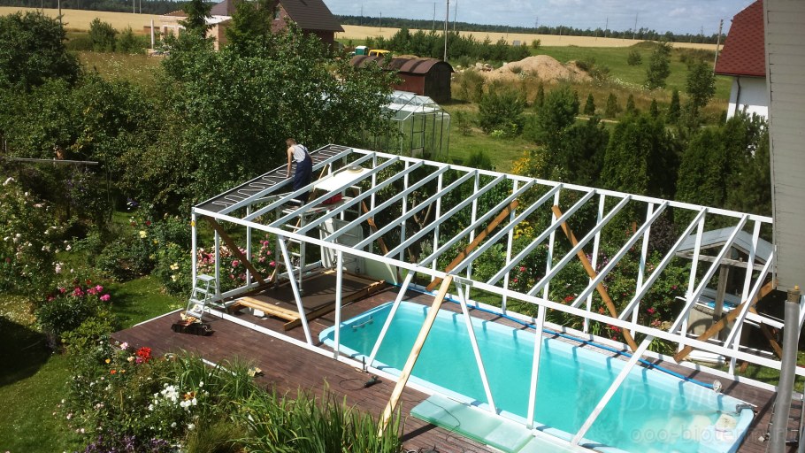 Бассейн под навесом