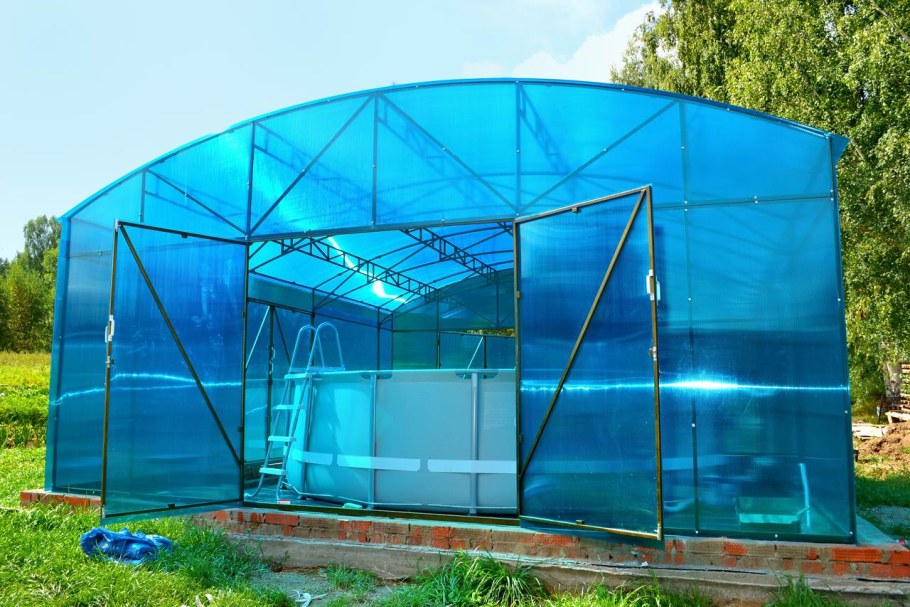 Навес для бассейна из поликарбоната