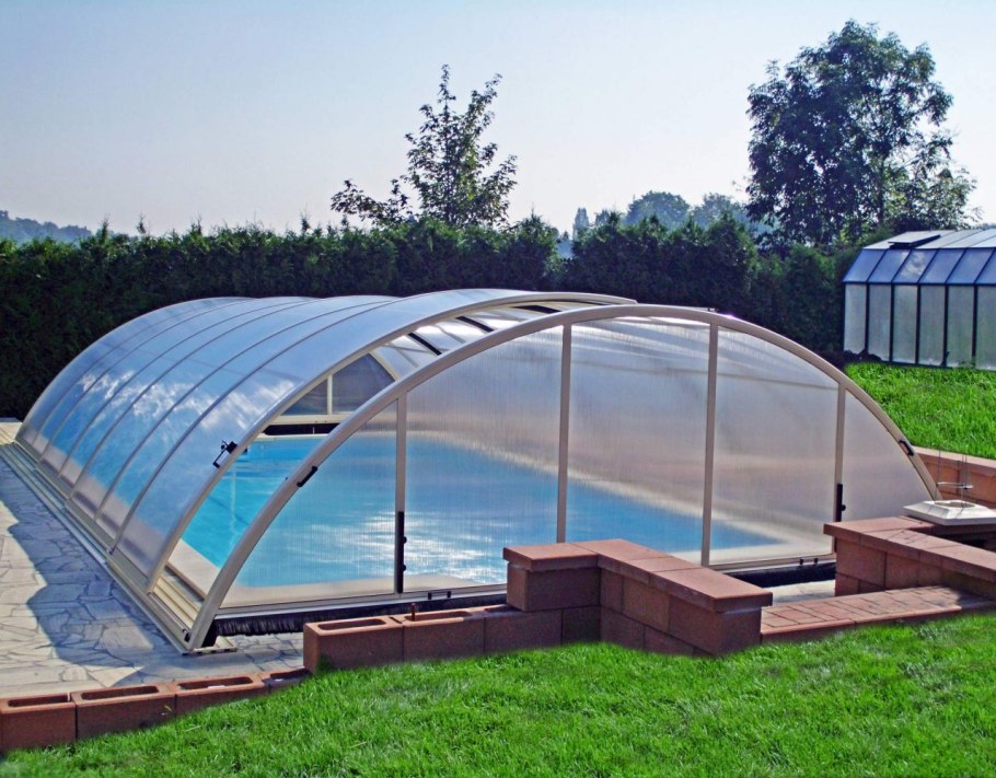 Навес над бассейном из поликарбоната