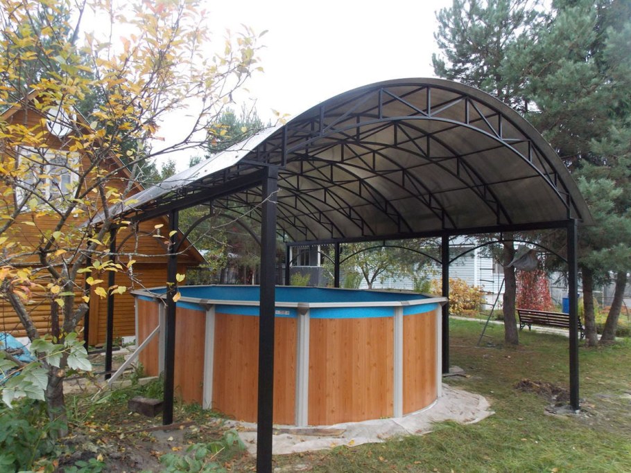 Навес над бассейном из поликарбоната