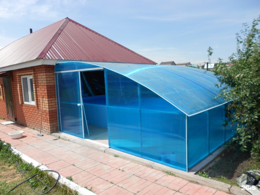 Бассейн под навесом