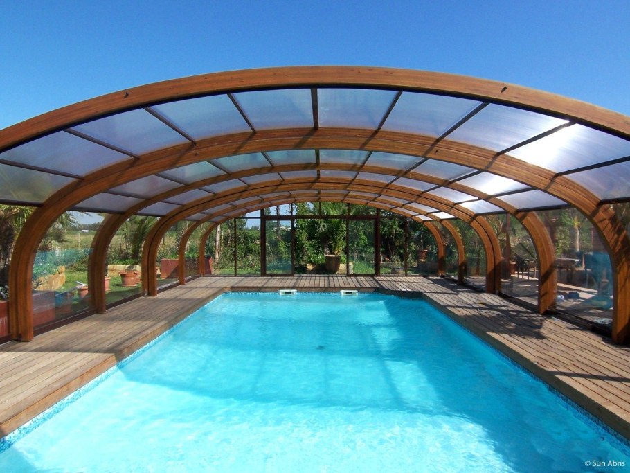 Крытый уличный бассейн