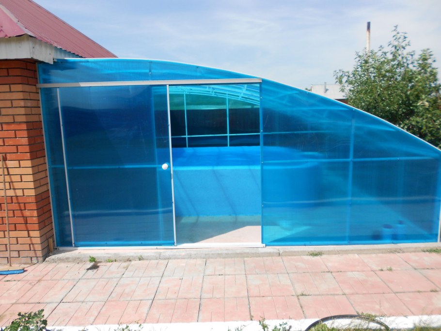 Бассейн под навесом