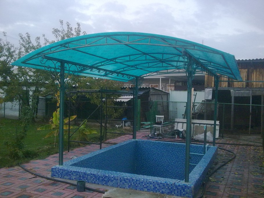 Навес над бассейном