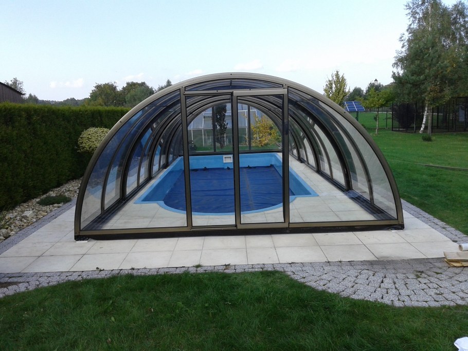 Навес над бассейном